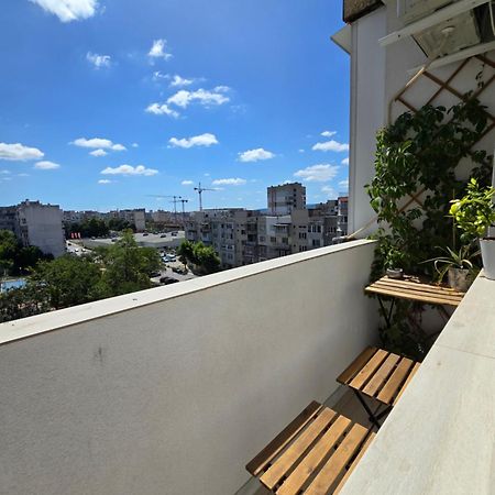 Cozy Apartment With Balcony On The Black Sea- Part Of The Family 'Vicki Apart Varna Exterior photo