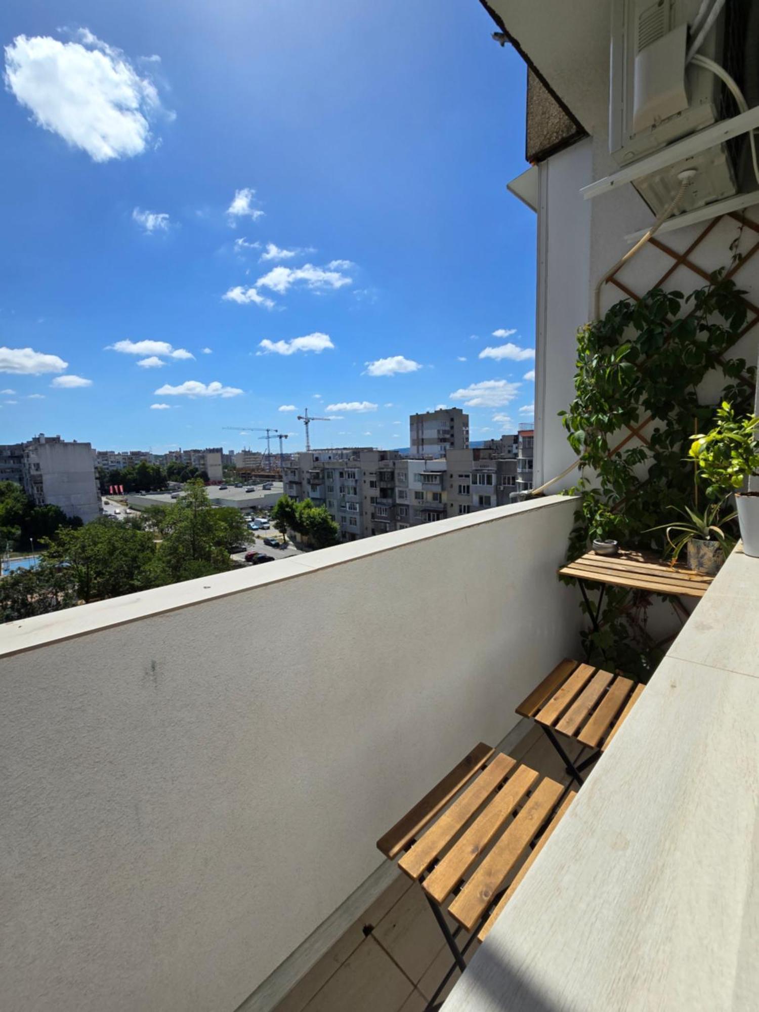 Cozy Apartment With Balcony On The Black Sea- Part Of The Family 'Vicki Apart Varna Exterior photo